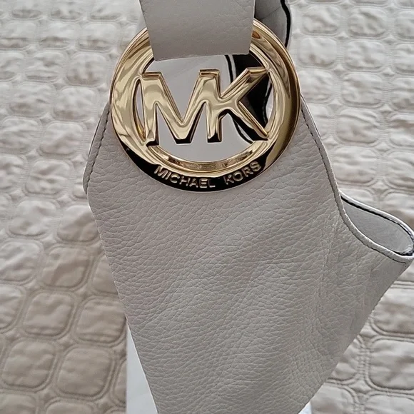 Michael Kors Elegant White Leather Hobo Bag - Picture 2 of 9